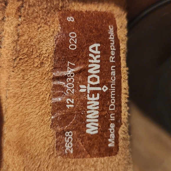 Girls Minnetonka Fringe Boots - Picture 3 of 7